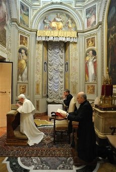 PopePraying4 Holy Father’s Intentions  text and mp3 audio download