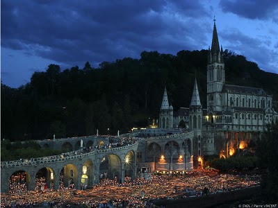 procession_800x600