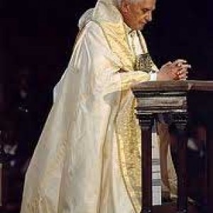 Pope-Benedict-XVI-prayer1
