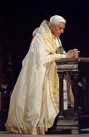 Pope-Benedict-XVI-prayer1